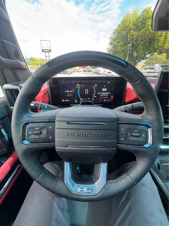 2026 GMC Hummer EV - Image 14 of 18