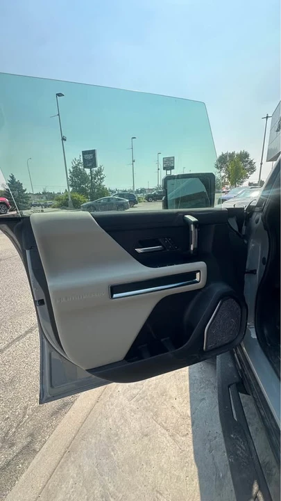 2026 GMC Hummer EV - Image 9 of 10
