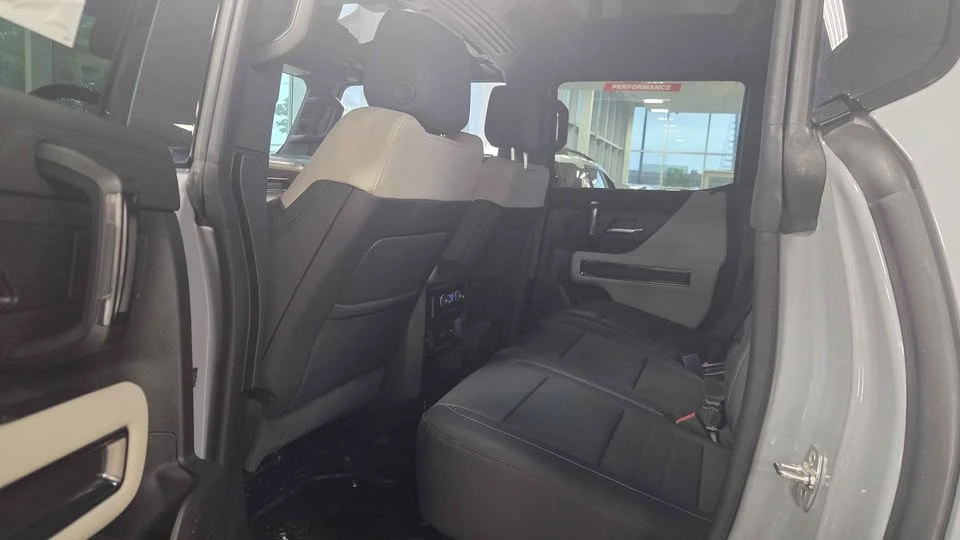 2026 GMC Hummer EV - Image 6 of 7