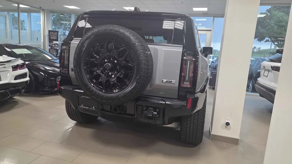 2026 GMC Hummer EV - Image 3 of 7