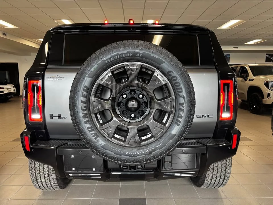 2026 GMC Hummer EV - Image 9 of 18