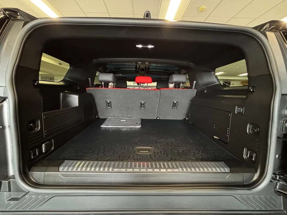 2026 GMC Hummer EV - Image 10 of 18
