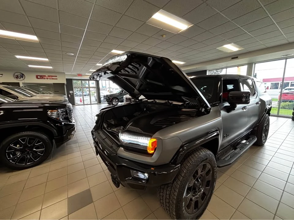 2026 GMC Hummer EV - Image 14 of 18