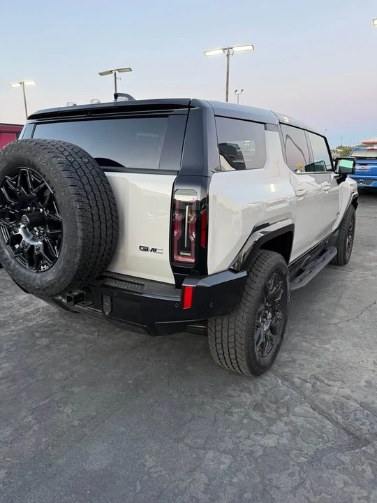 2026 GMC Hummer EV - Image 4 of 5
