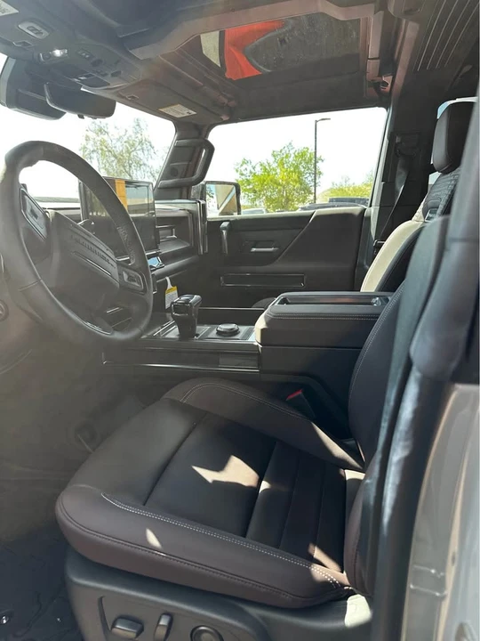 2026 GMC Hummer EV - Image 10 of 11