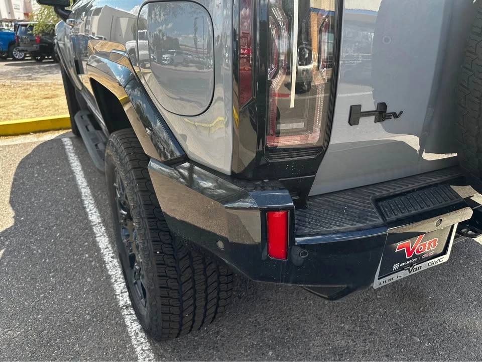 2026 GMC Hummer EV - Image 5 of 11