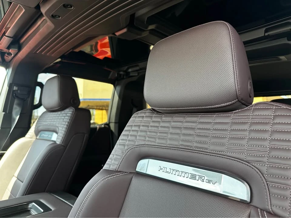 2026 GMC Hummer EV - Image 9 of 11