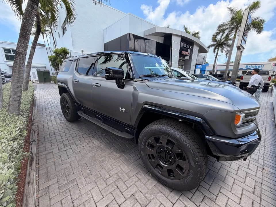 2026 GMC Hummer EV - Image 5 of 10