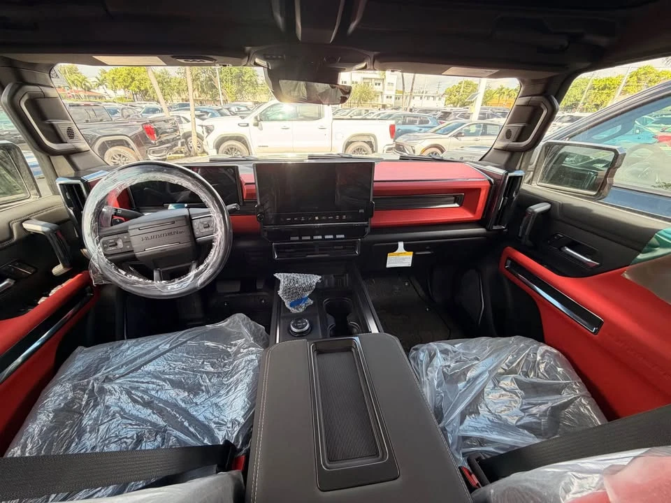 2026 GMC Hummer EV - Image 9 of 10
