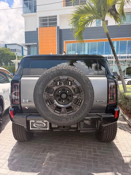 2026 GMC Hummer EV - Image 7 of 10