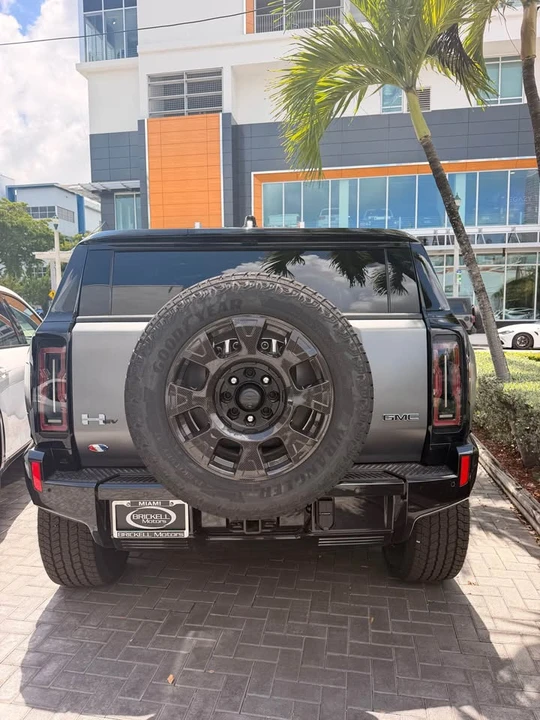 2026 GMC Hummer EV - Image 6 of 10