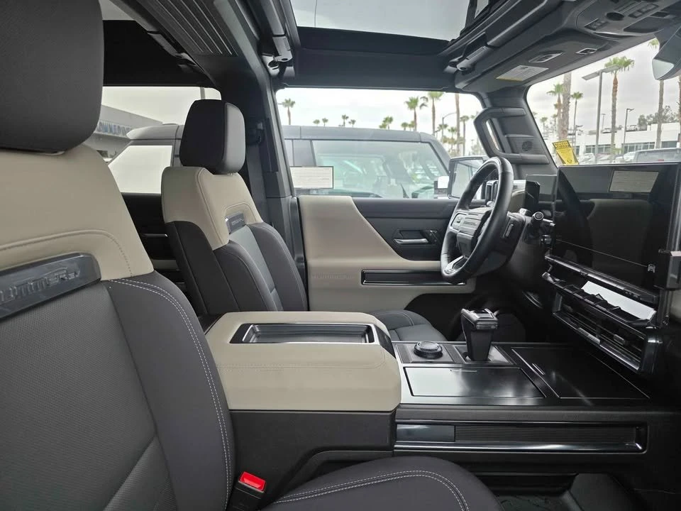 2026 GMC Hummer EV - Image 7 of 10