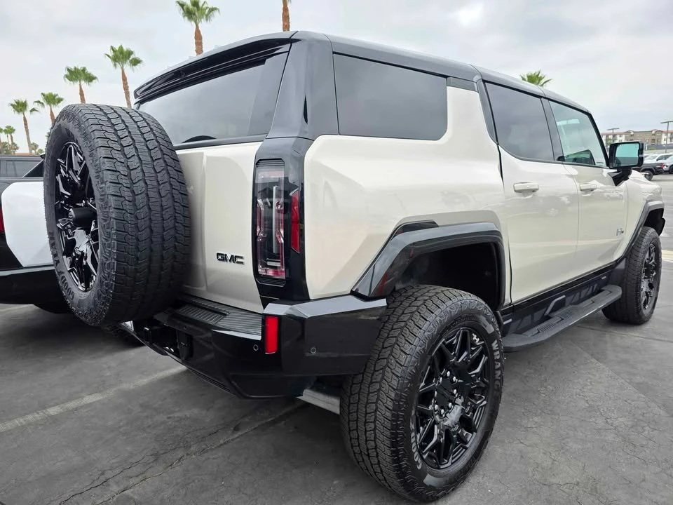2026 GMC Hummer EV - Image 4 of 10