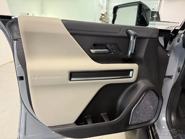 2026 GMC Hummer EV - Image 13 of 20