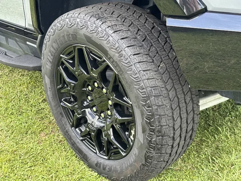2026 GMC Hummer EV - Image 7 of 11