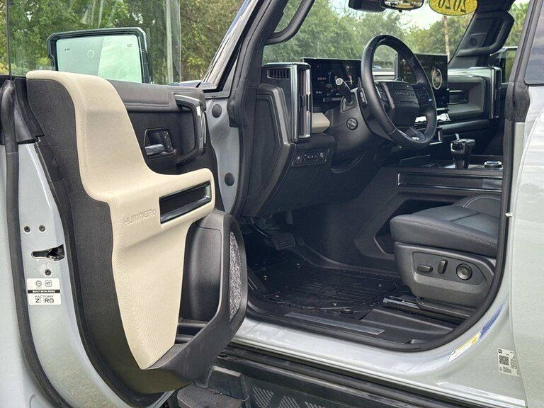 2026 GMC Hummer EV - Image 6 of 11