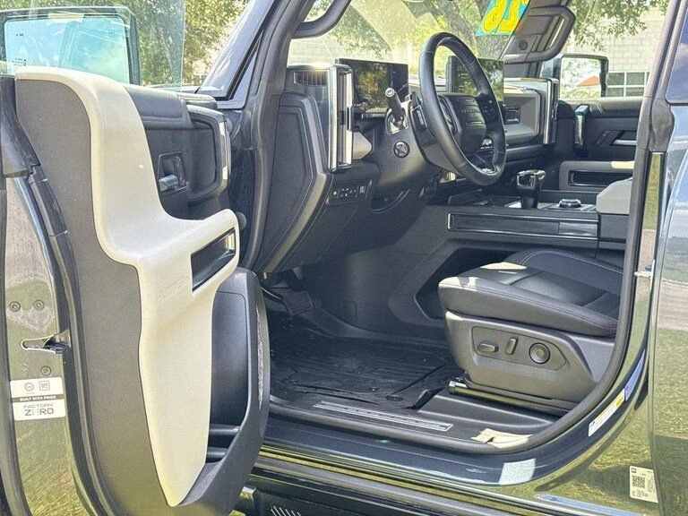 2026 GMC Hummer EV - Image 10 of 14