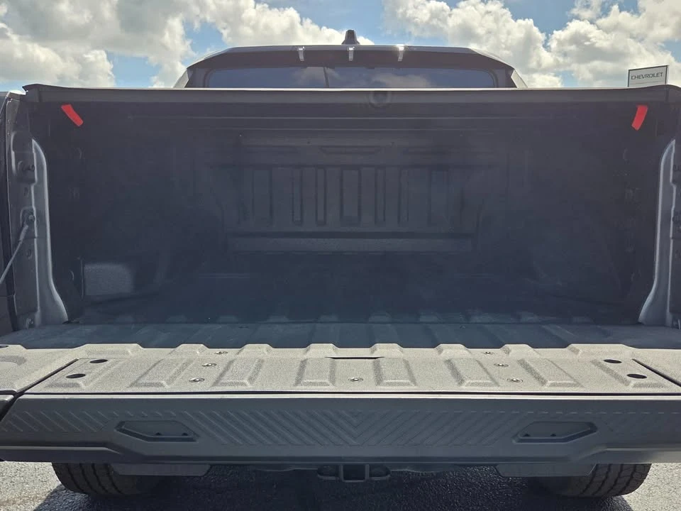 2026 GMC Hummer EV - Image 9 of 20