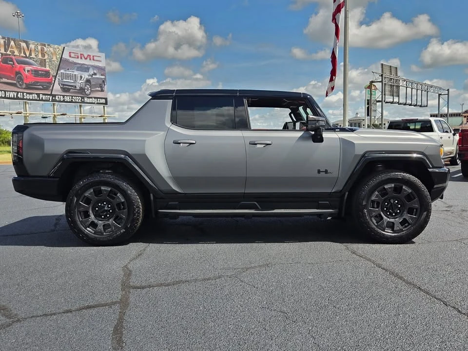 2026 GMC Hummer EV - Image 8 of 20