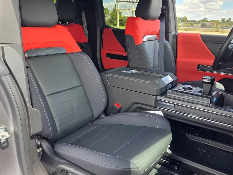 2026 GMC Hummer EV - Image 13 of 20
