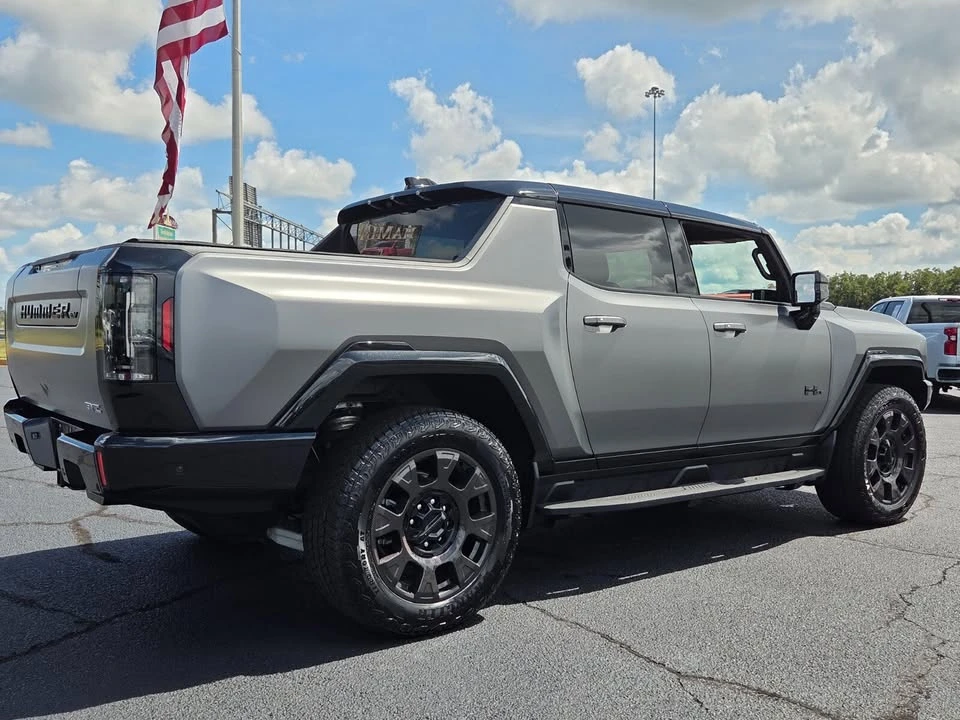 2026 GMC Hummer EV - Image 7 of 20