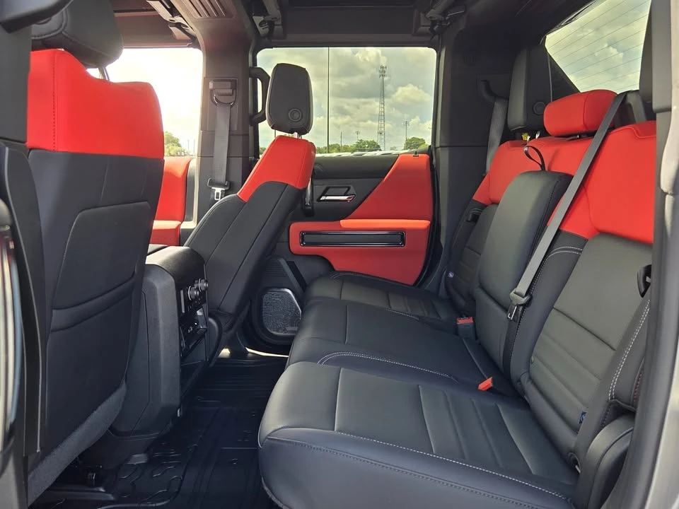 2026 GMC Hummer EV - Image 14 of 20