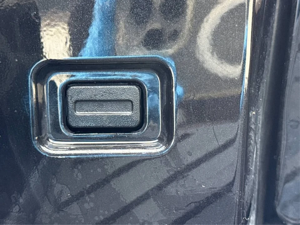 2026 GMC Hummer EV - Image 13 of 20