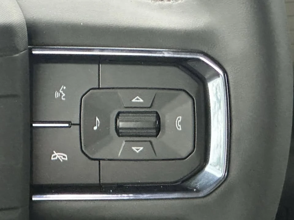 2026 GMC Hummer EV - Image 13 of 19