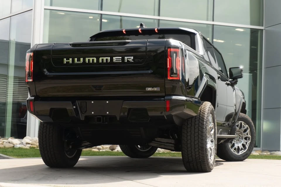 2026 GMC Hummer EV - Image 4 of 12