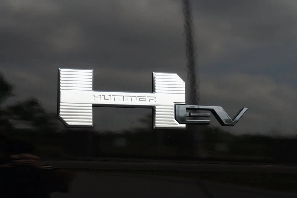 2026 GMC Hummer EV - Image 9 of 12