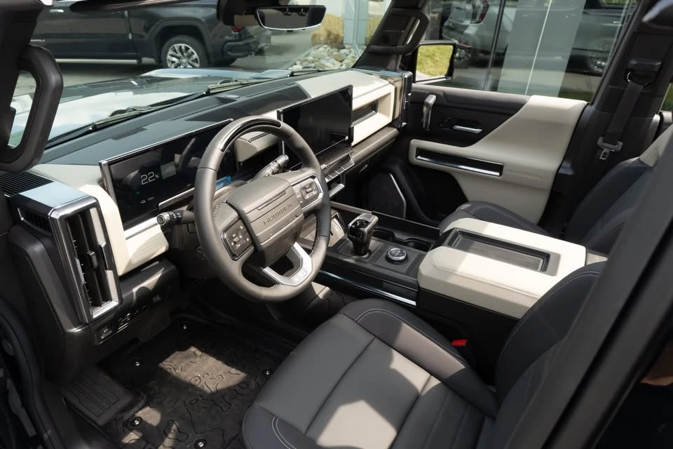 2026 GMC Hummer EV - Image 10 of 12