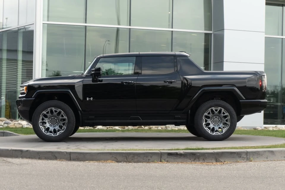 2026 GMC Hummer EV - Image 7 of 12