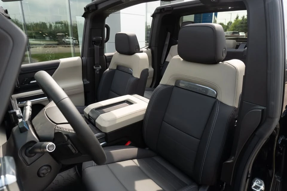 2026 GMC Hummer EV - Image 11 of 12