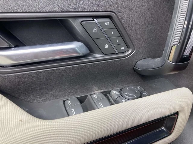 2026 GMC Hummer EV - Image 15 of 20
