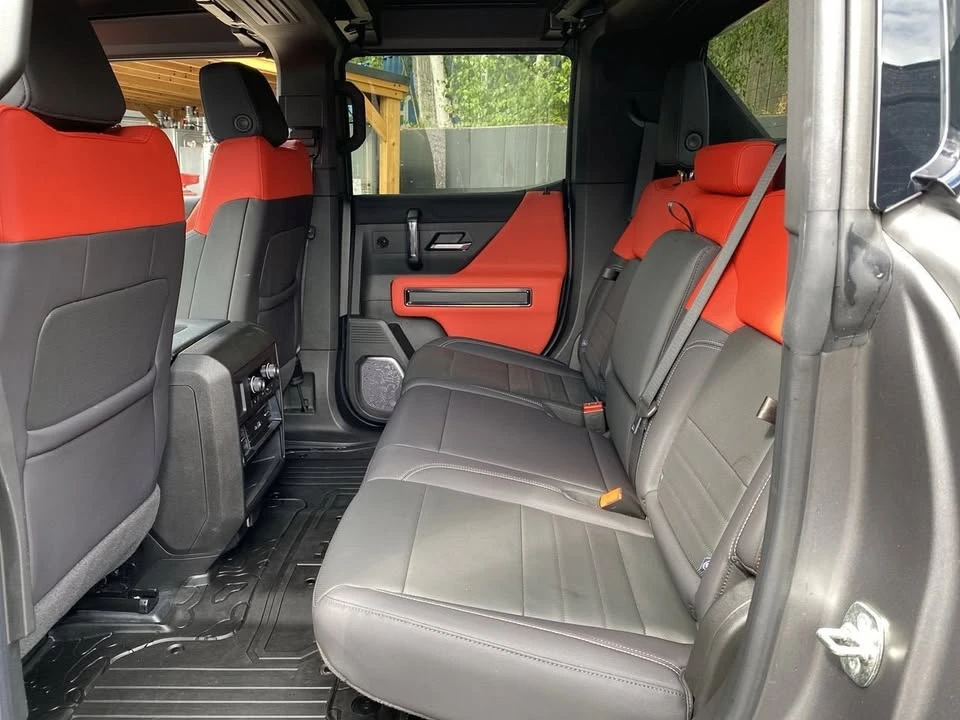2026 GMC Hummer EV - Image 16 of 19