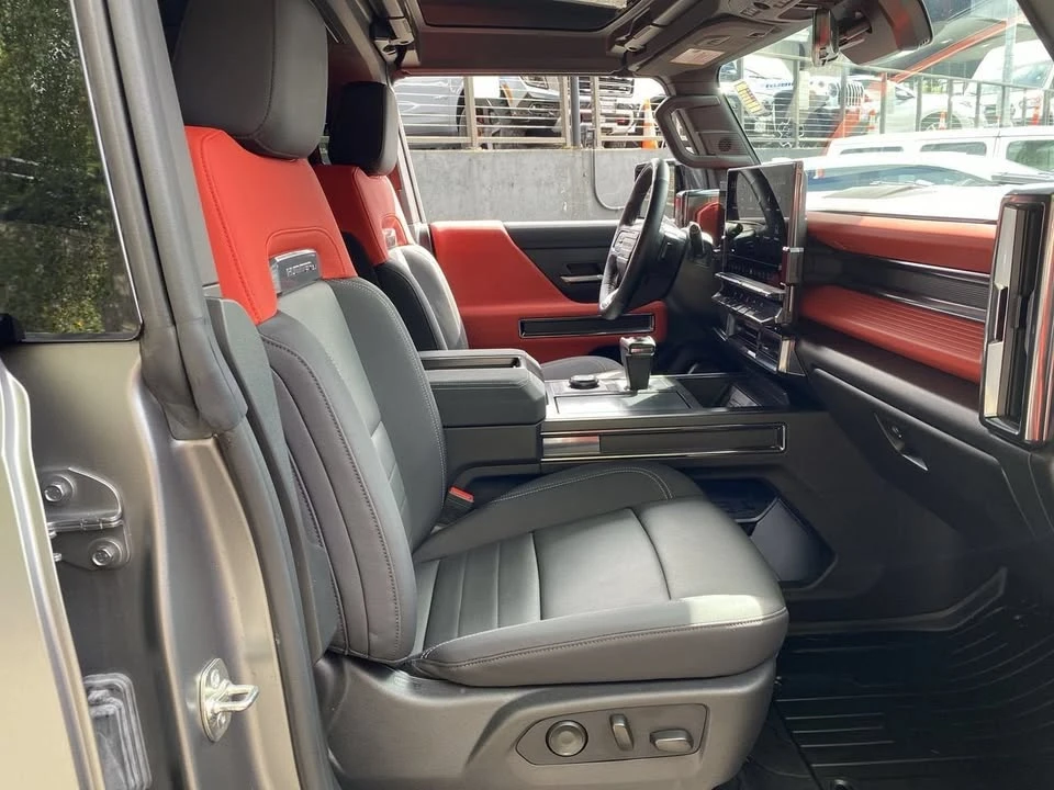 2026 GMC Hummer EV - Image 18 of 19