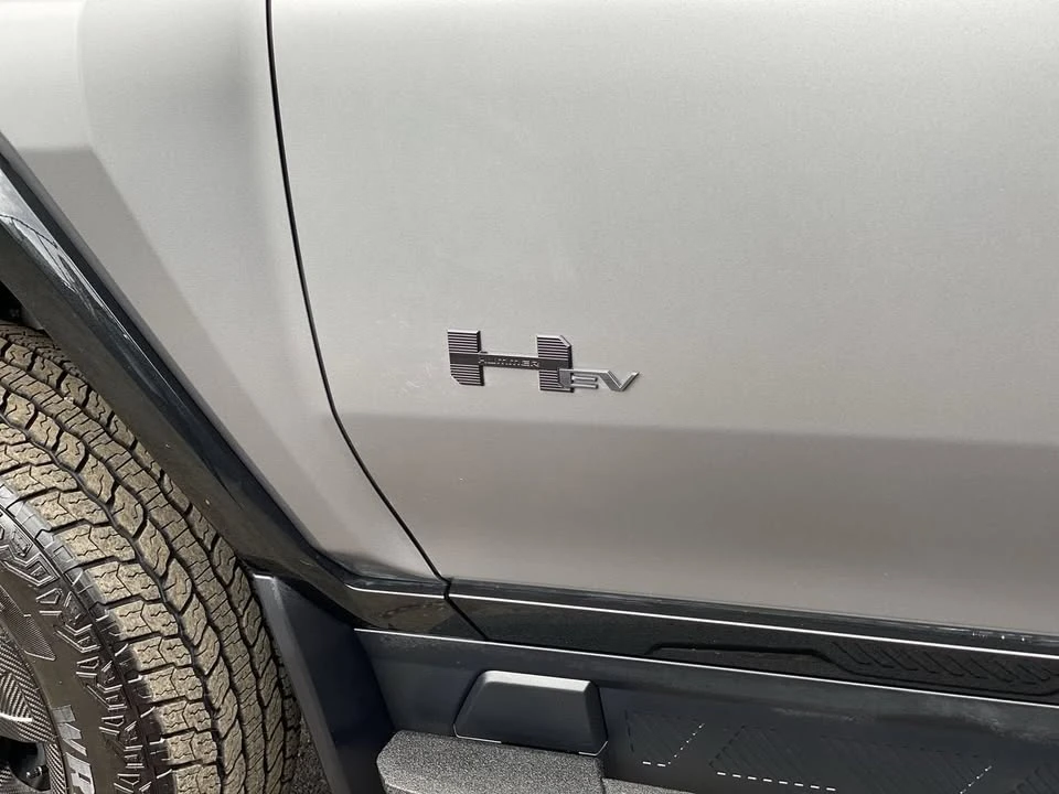 2026 GMC Hummer EV - Image 10 of 19
