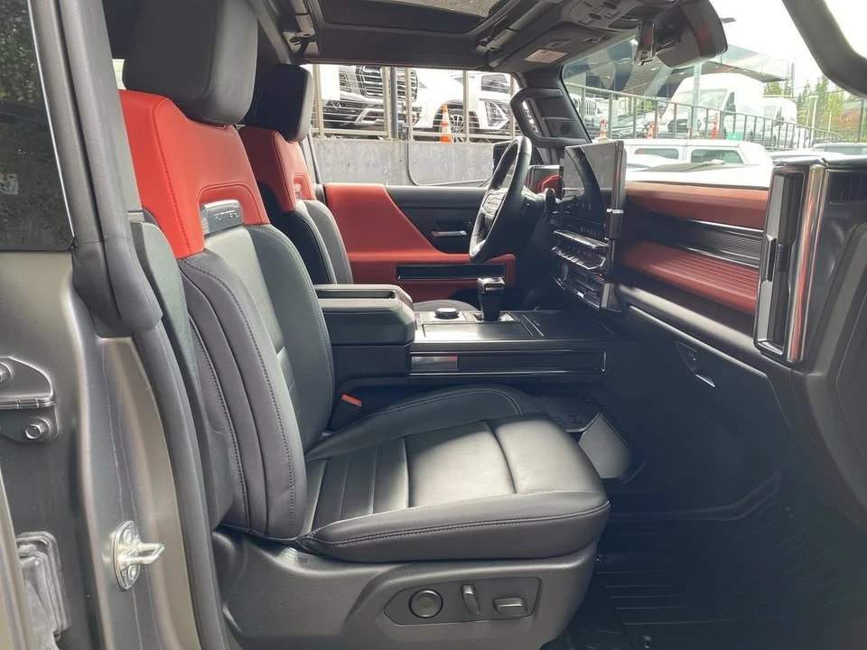 2026 GMC Hummer EV - Image 18 of 19