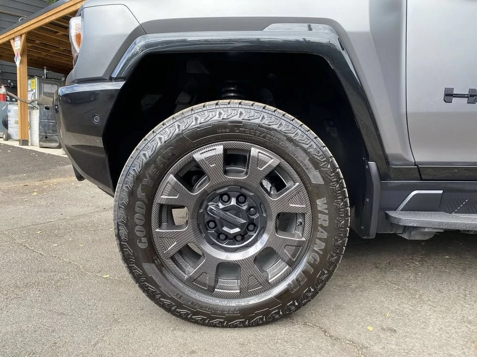 2026 GMC Hummer EV - Image 11 of 19