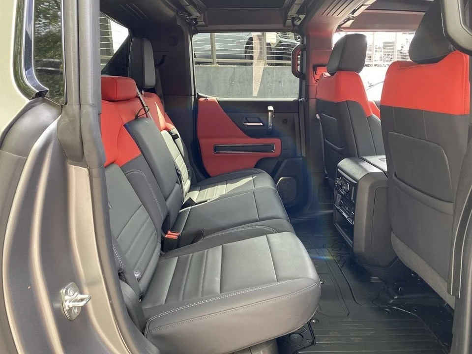 2026 GMC Hummer EV - Image 17 of 19