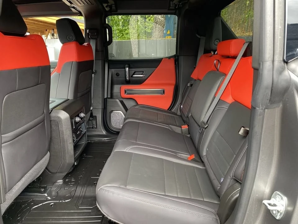2026 GMC Hummer EV - Image 16 of 19