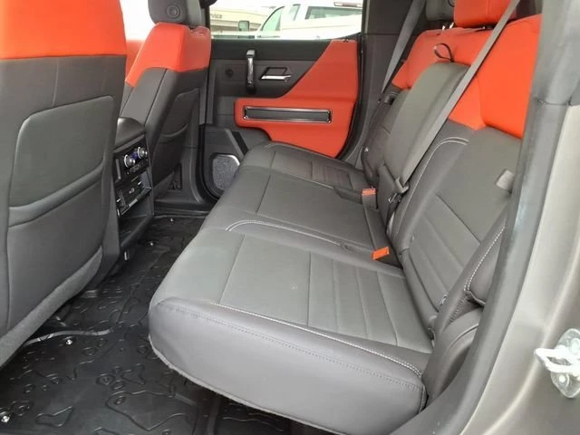 2026 GMC Hummer EV - Image 11 of 12