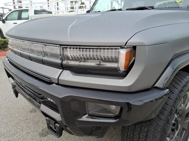 2026 GMC Hummer EV - Image 9 of 12