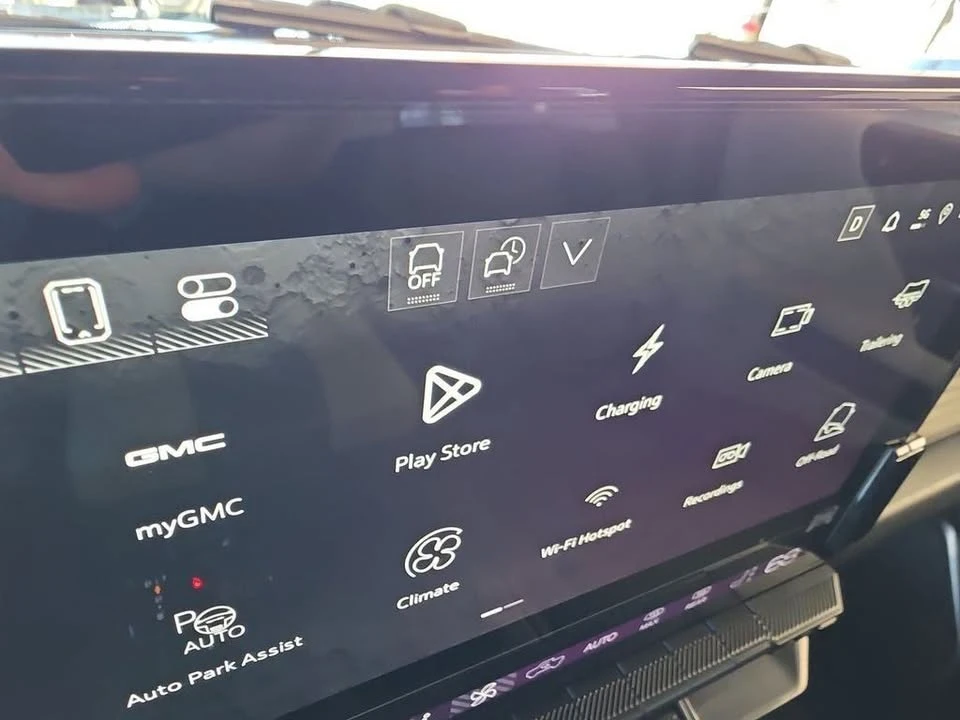 2026 GMC Hummer EV - Image 17 of 20