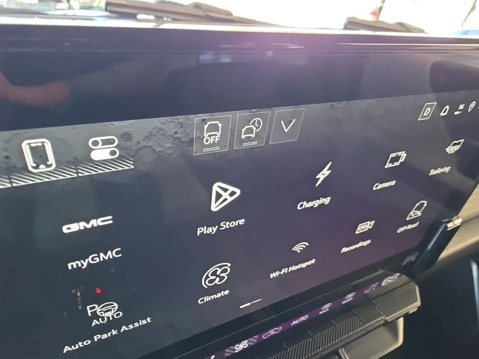 2026 GMC Hummer EV - Image 17 of 20