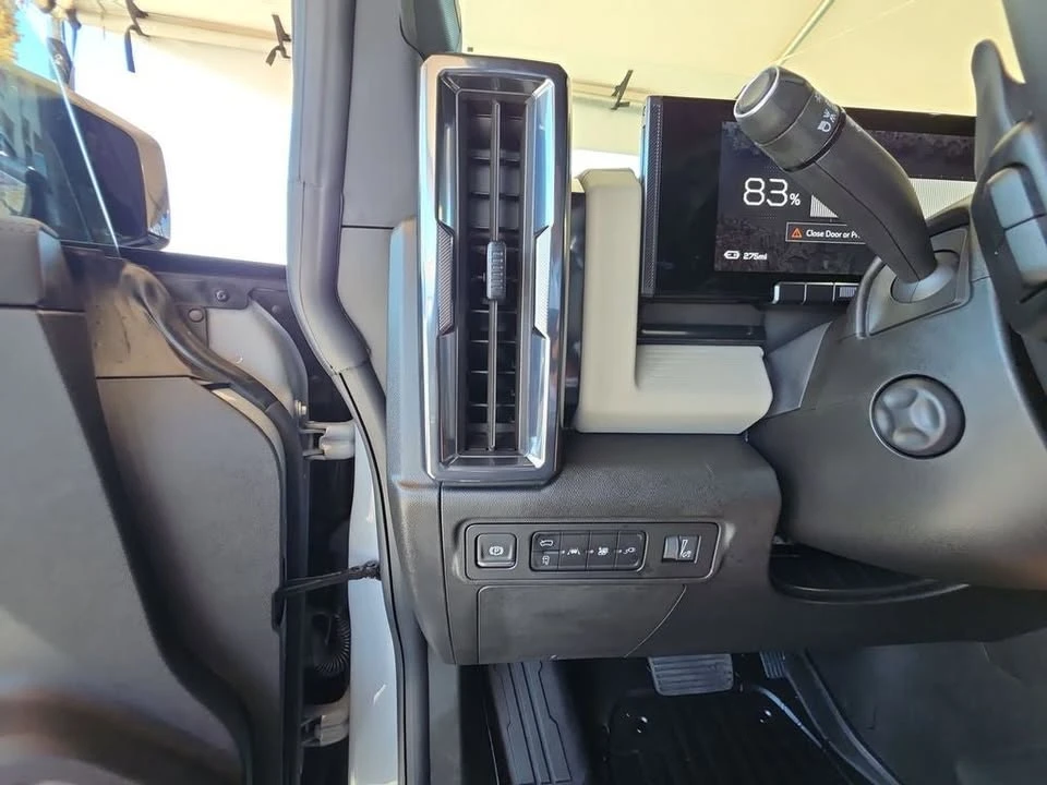 2026 GMC Hummer EV - Image 18 of 20