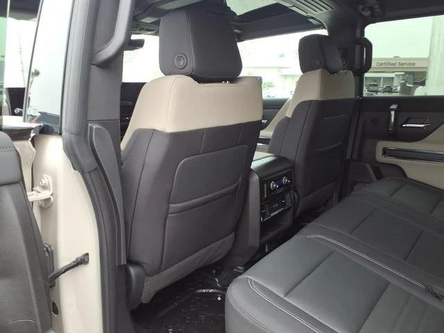 2026 GMC Hummer EV - Image 8 of 12
