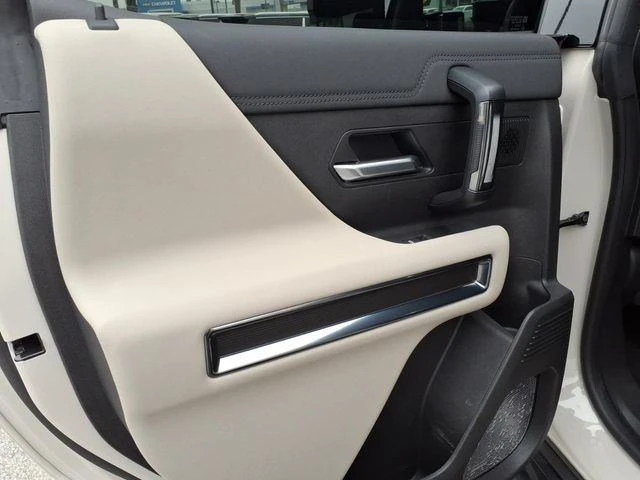 2026 GMC Hummer EV - Image 9 of 12