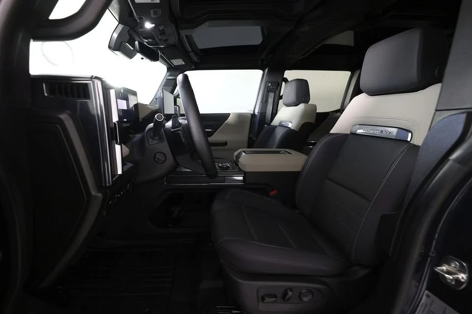 2026 GMC Hummer EV - Image 15 of 20