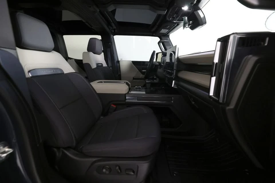 2026 GMC Hummer EV - Image 10 of 20
